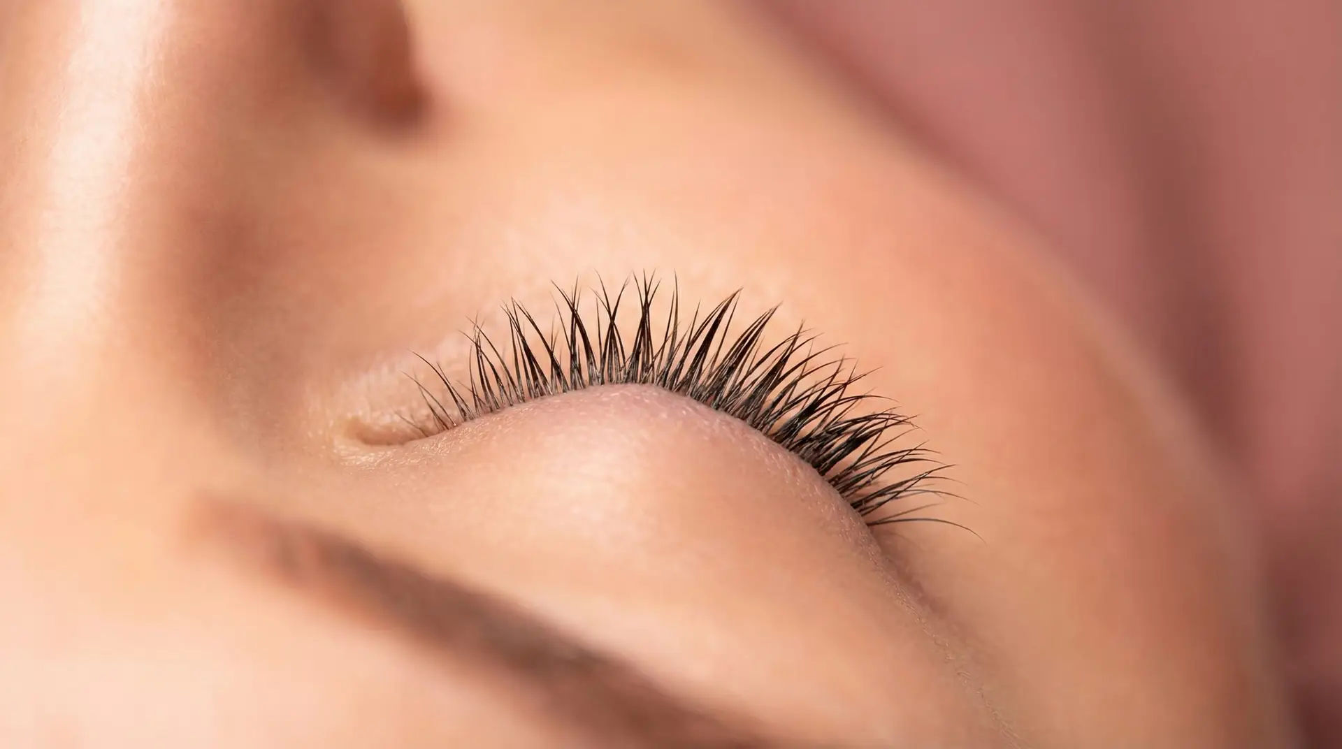 Lash Lift resultat hos Brows & Beauty i Aarhus. Kan laves som Korean Lash Lift